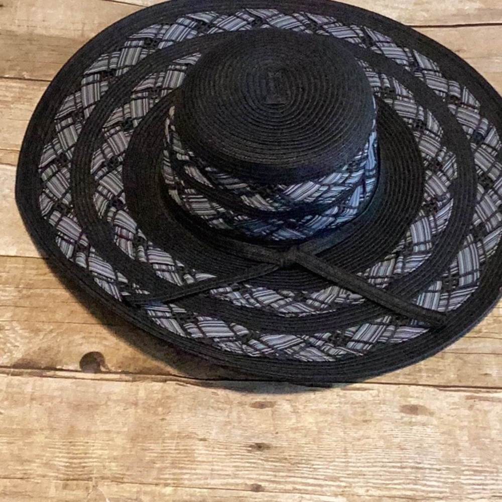 Elegant Black and white Women's Hat - Picture 7 of 8